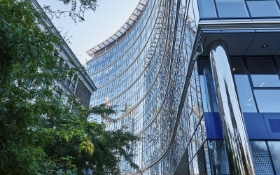tertiaire worms eye view of buildings